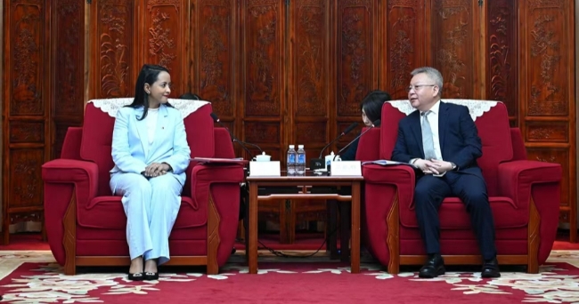 <CMSPRO_DOCUMENT FIELD='title'></CMSPRO_DOCUMENT>